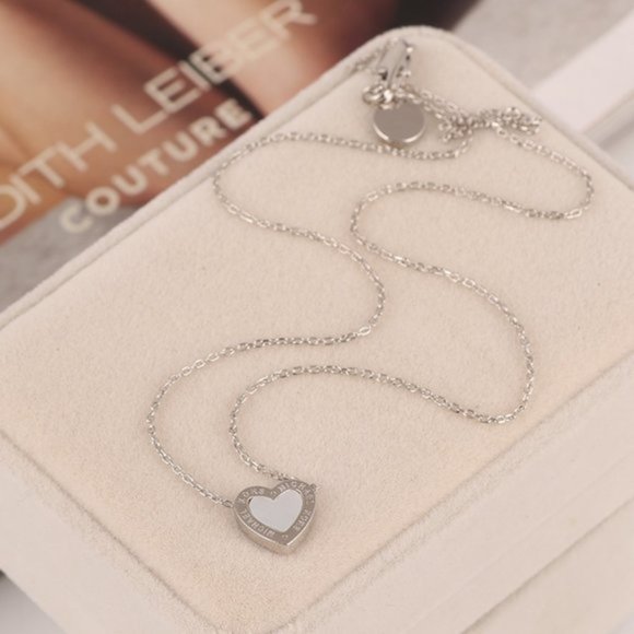 Michael Kors Shell Love Logo Short Necklace - Picture 1 of 7